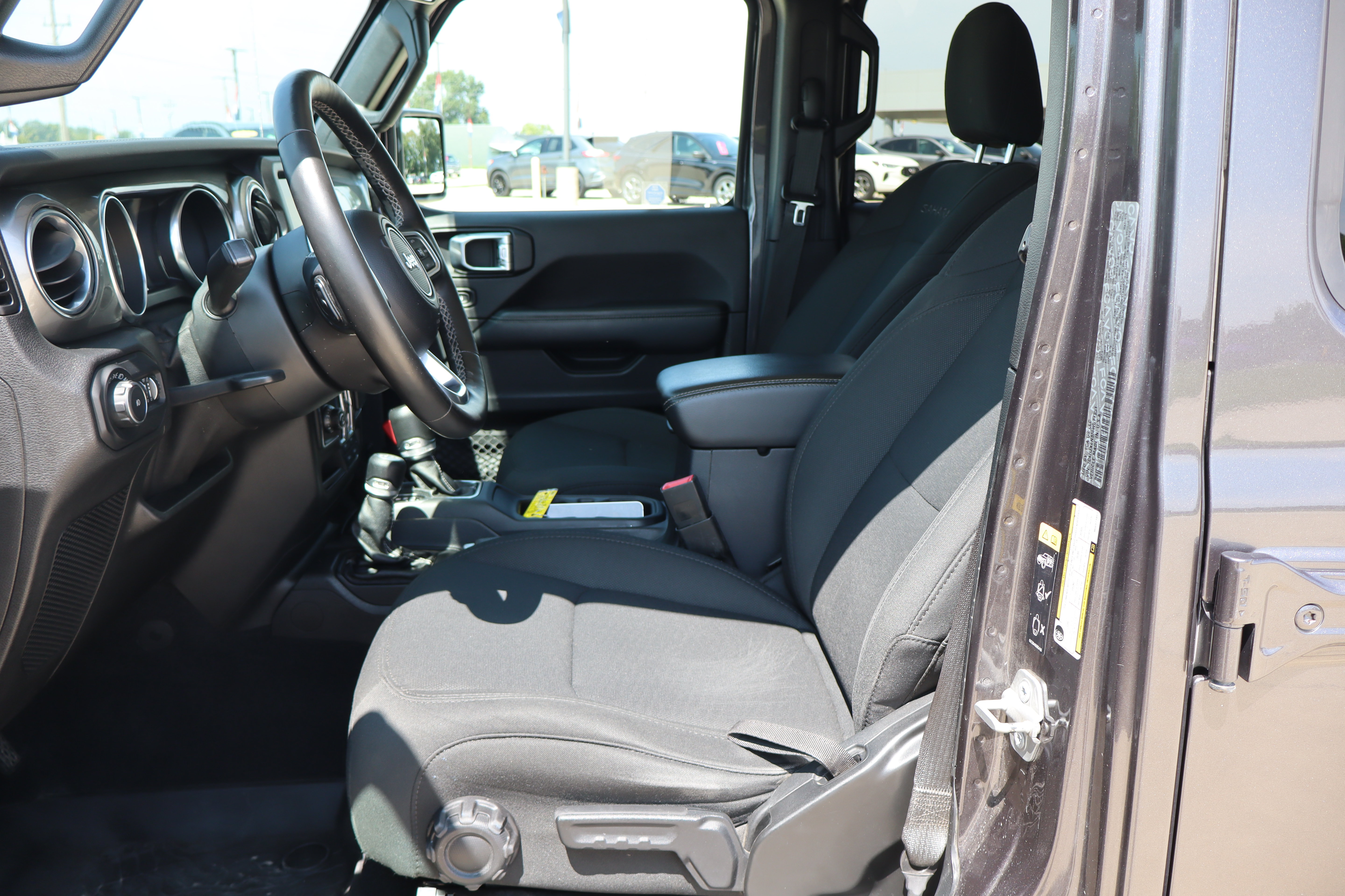 Used 2021 Jeep Wrangler Unlimited Sahara w/ LED Lighting Group AWD/4WD image 9