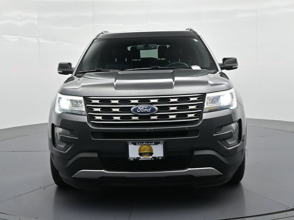Used 2017 Ford Explorer XLT w/ Equipment Group 202A FWD image 3