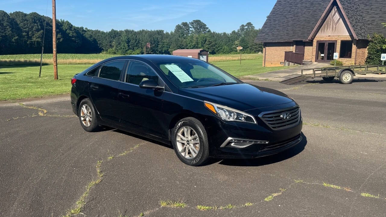 Used 2015 Hyundai Sonata SE w/ Option Group 09 FWD image 2
