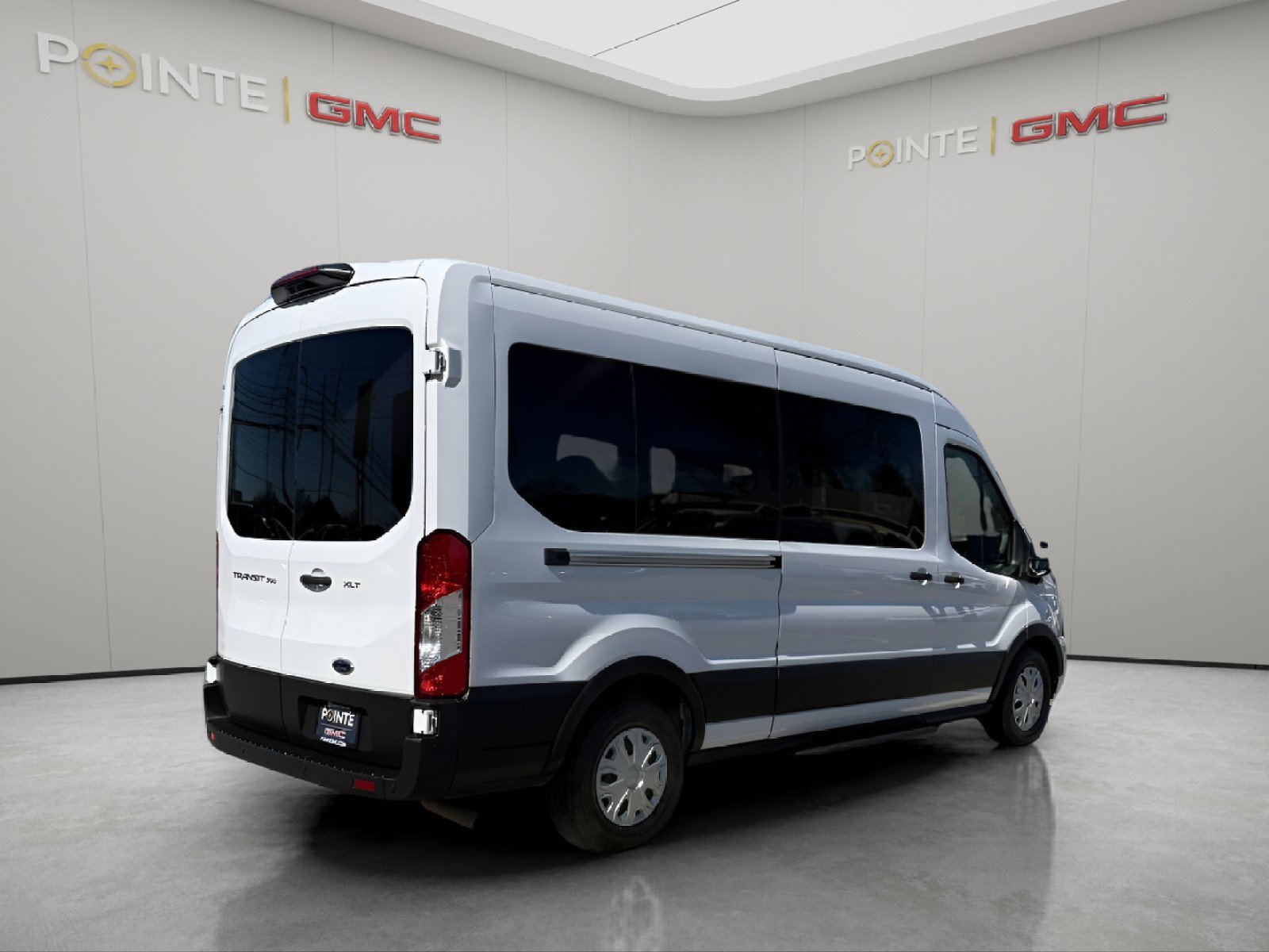 Used 2023 Ford Transit 350 XLT image 3