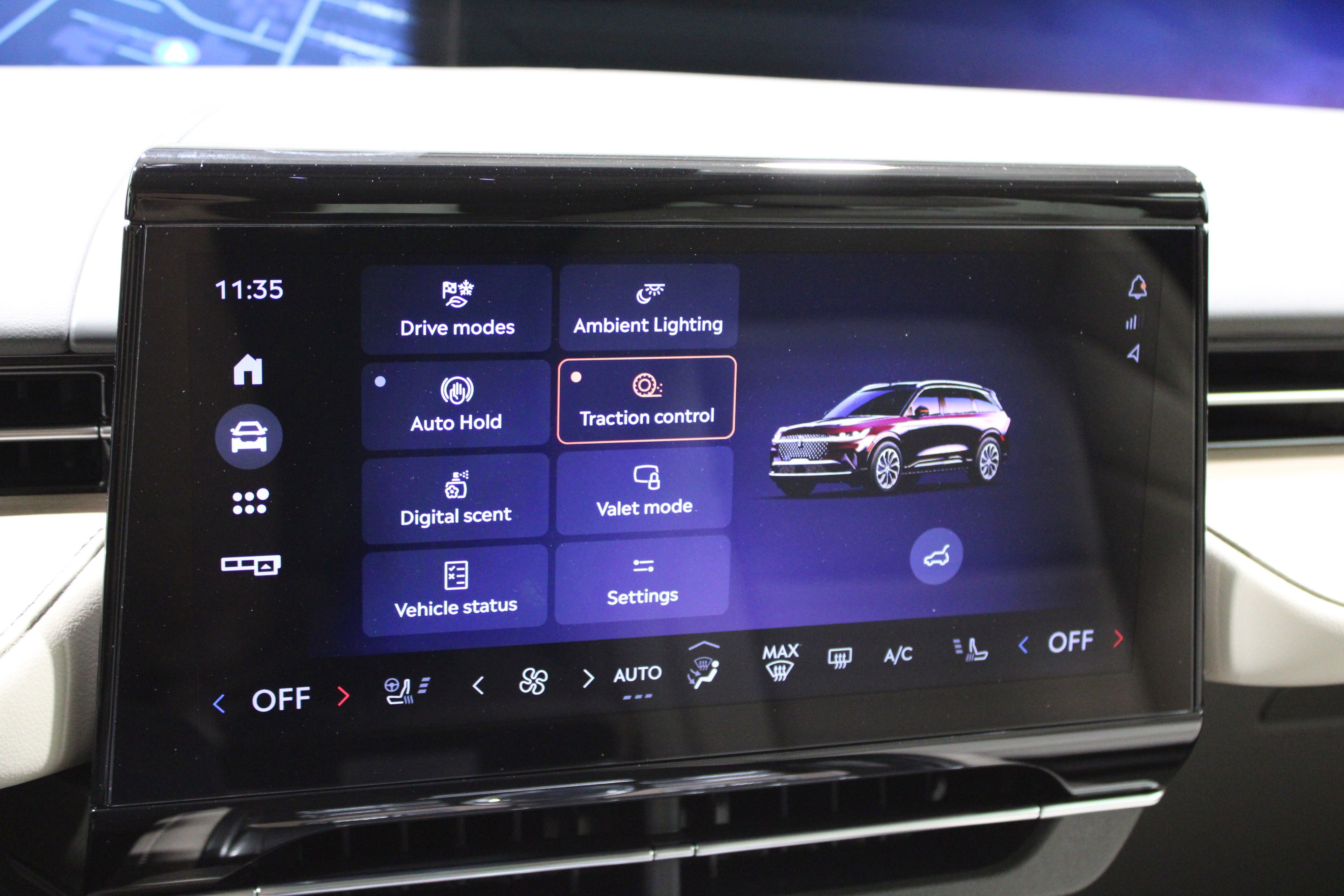Used 2025 Lincoln Nautilus Reserve AWD/4WD image 12