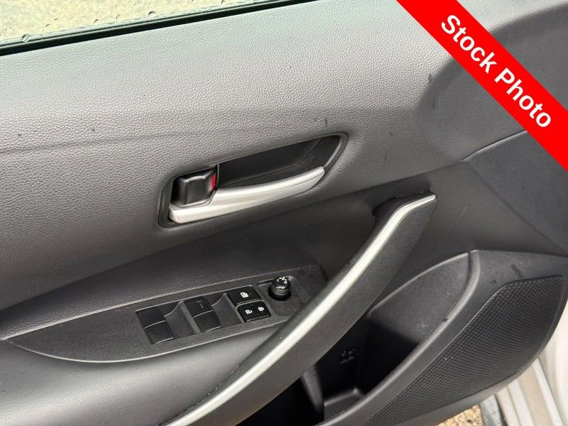 Used 2021 Toyota Corolla SE w/ SE Premium Package image 18