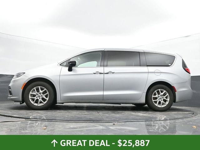 Used 2024 Chrysler Pacifica Touring-L image 49