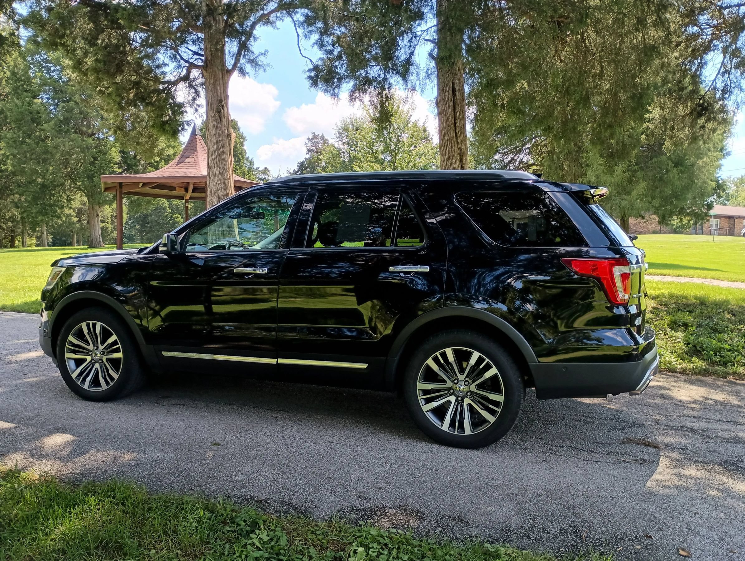 Used 2016 Ford Explorer Platinum AWD/4WD image 6