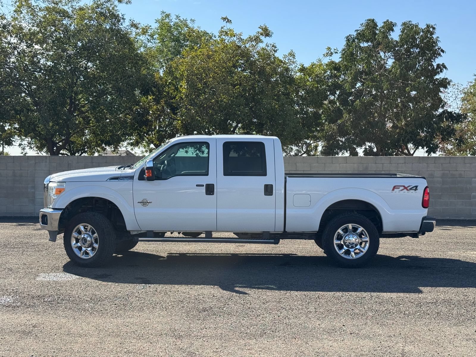 Used 2016 Ford F250 XLT w/ XLT Premium Package AWD/4WD image 8