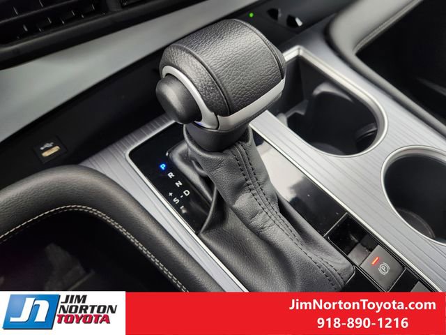 Used 2025 Toyota Sienna XLE image 22