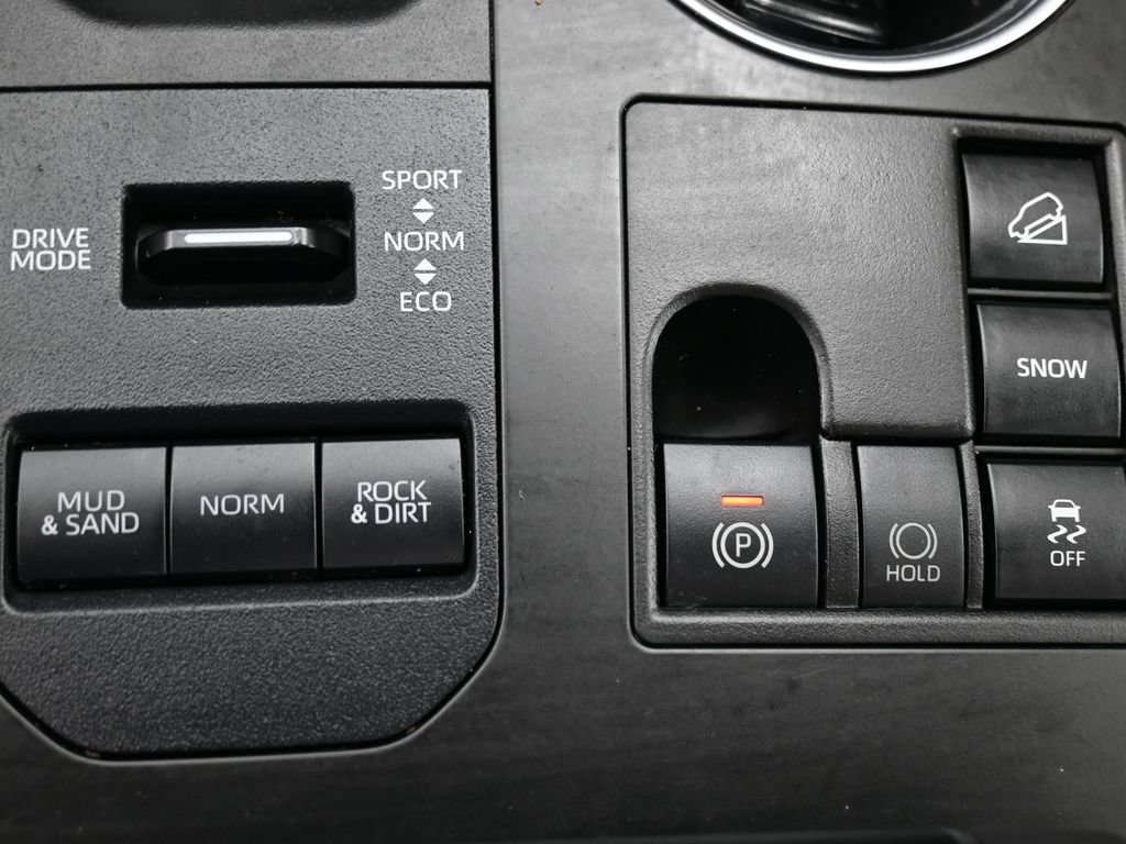 Used 2023 Toyota Highlander XLE AWD/4WD image 30