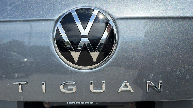 Used 2024 Volkswagen Tiguan SE AWD/4WD image 33