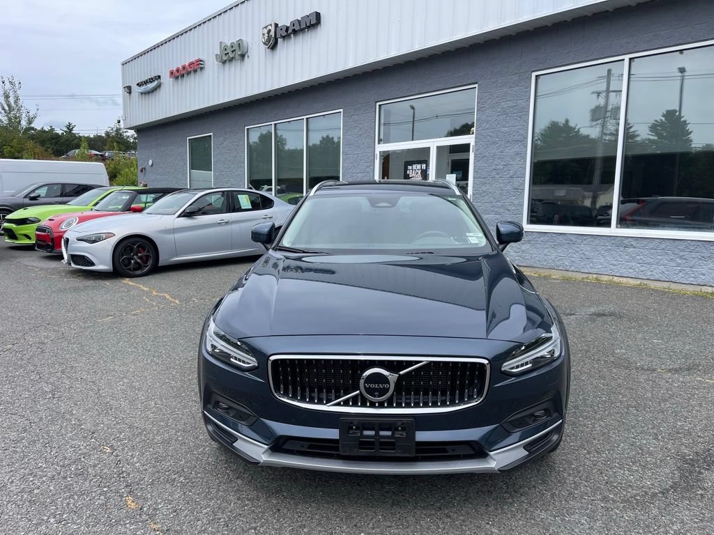 Used 2025 Volvo V90 B6 Cross Country Plus w/ Protection Package Premier AWD/4WD image 9