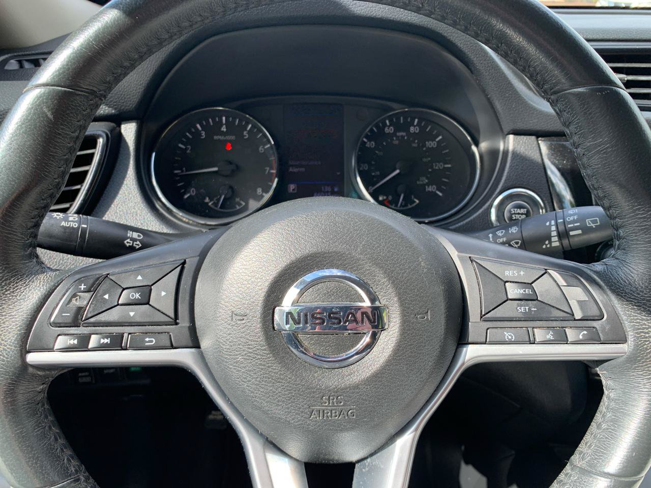 Used 2018 Nissan Rogue SV AWD/4WD image 18