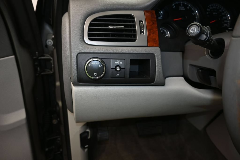 Used 2013 Chevrolet Tahoe LT RWD image 12
