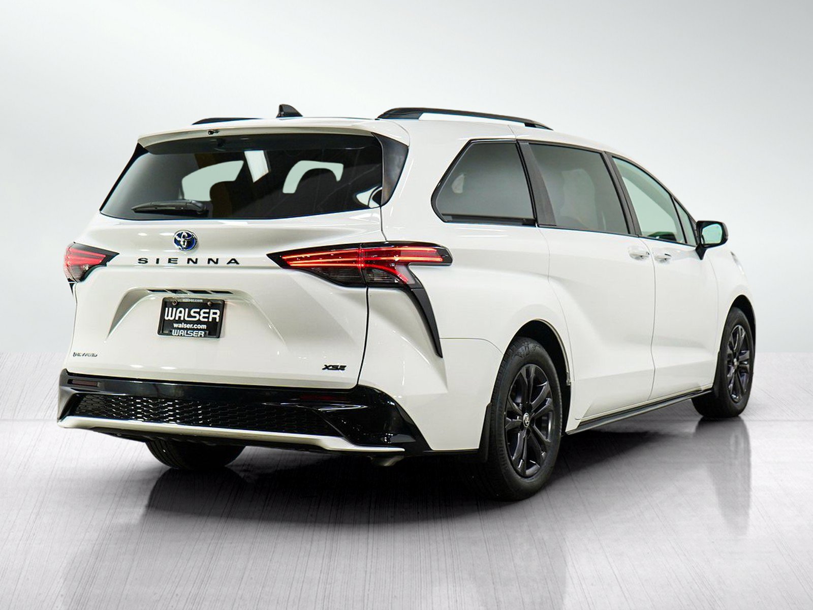 Used 2025 Toyota Sienna XSE AWD/4WD image 5