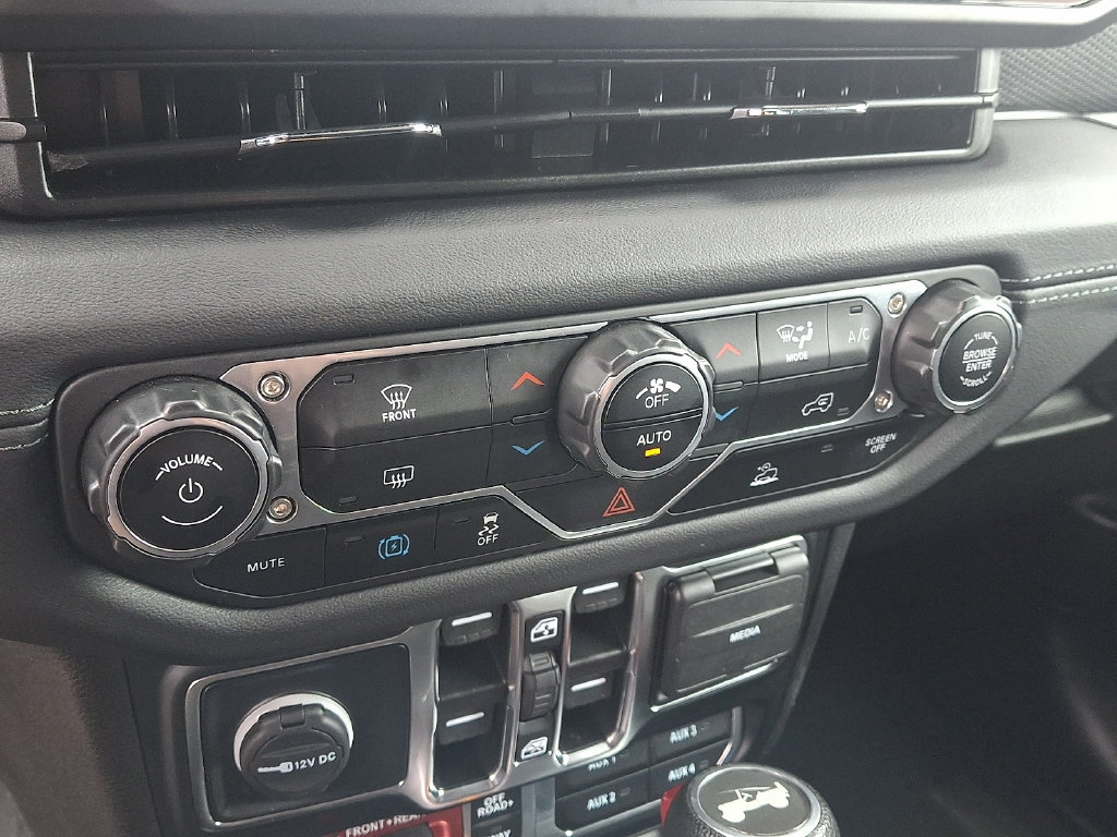 Used 2024 Jeep Wrangler Unlimited Rubicon 4xe AWD/4WD image 16