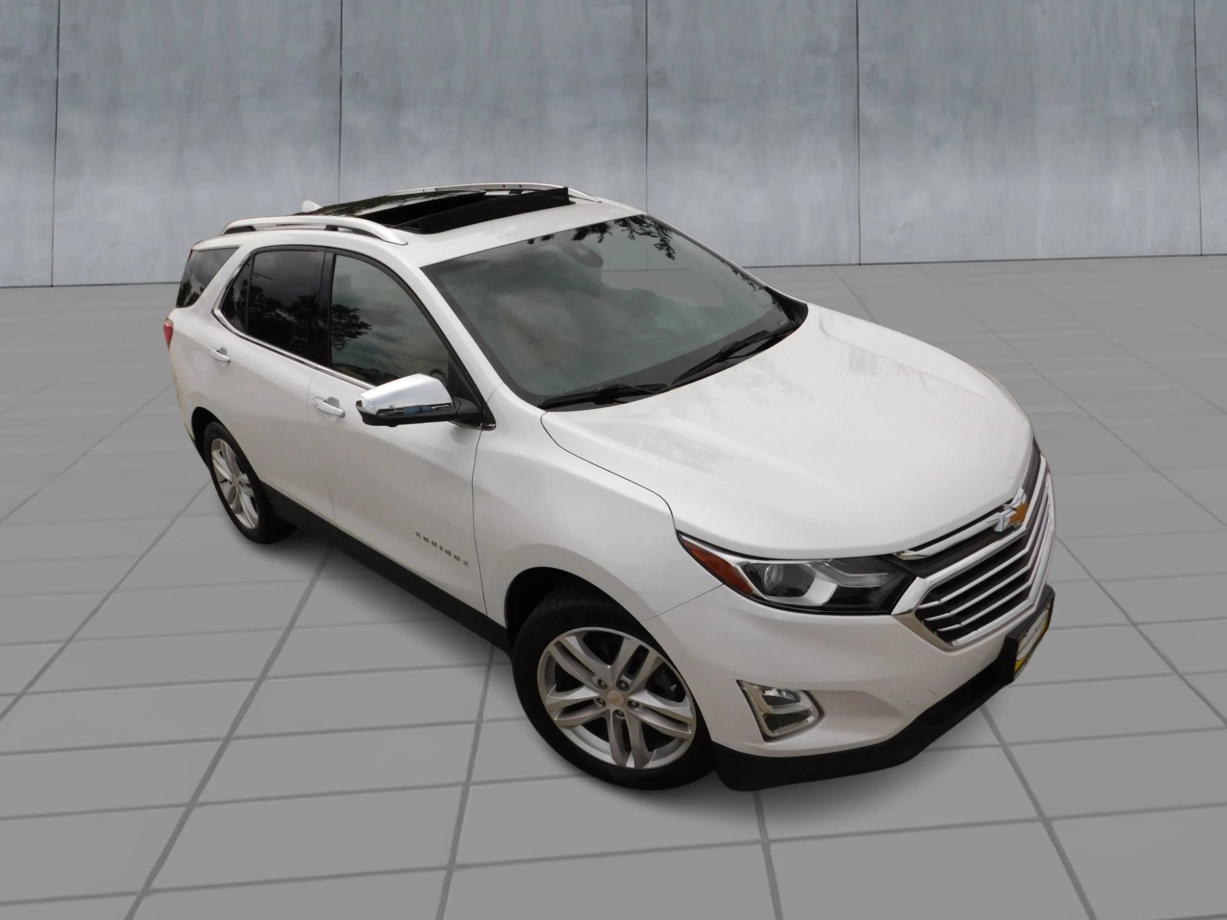 Used 2020 Chevrolet Equinox Premier FWD image 2