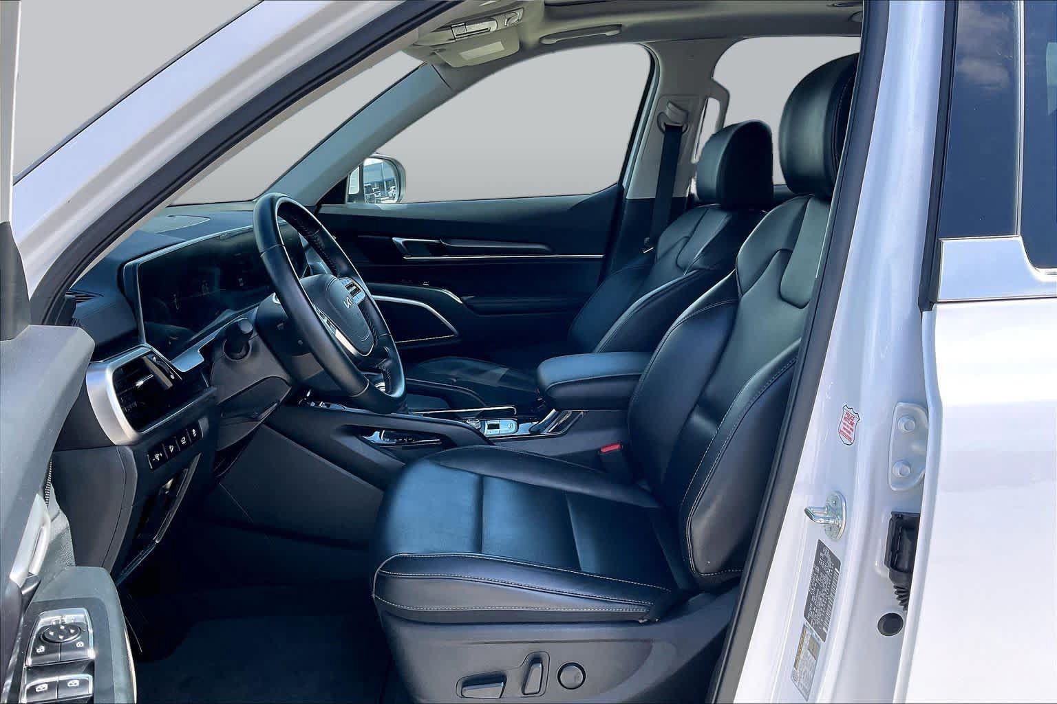 Used 2025 Kia Telluride S FWD image 8