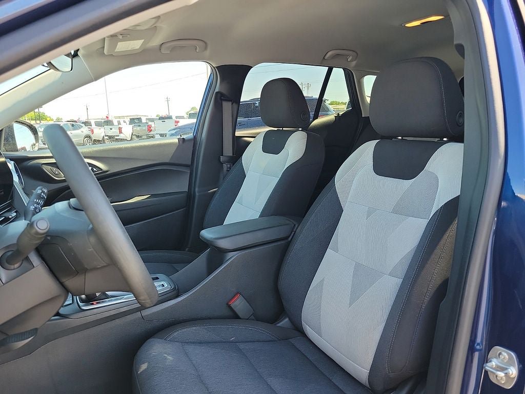 Used 2024 Chevrolet Trax LS w/ LS Convenience Package FWD image 11