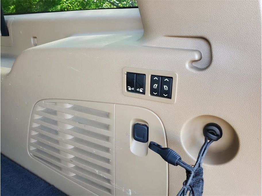 Used 2018 Cadillac Escalade ESV Platinum AWD/4WD image 8