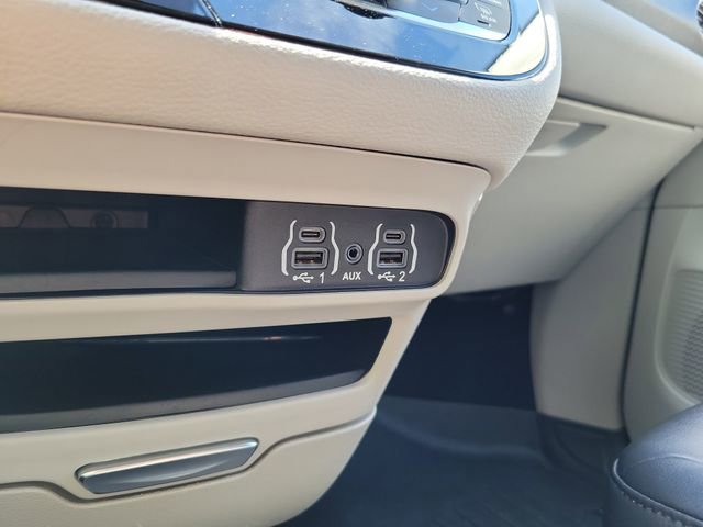 Used 2021 Chrysler Pacifica Touring-L w/ Premium & Safety Sphere Group FWD image 26