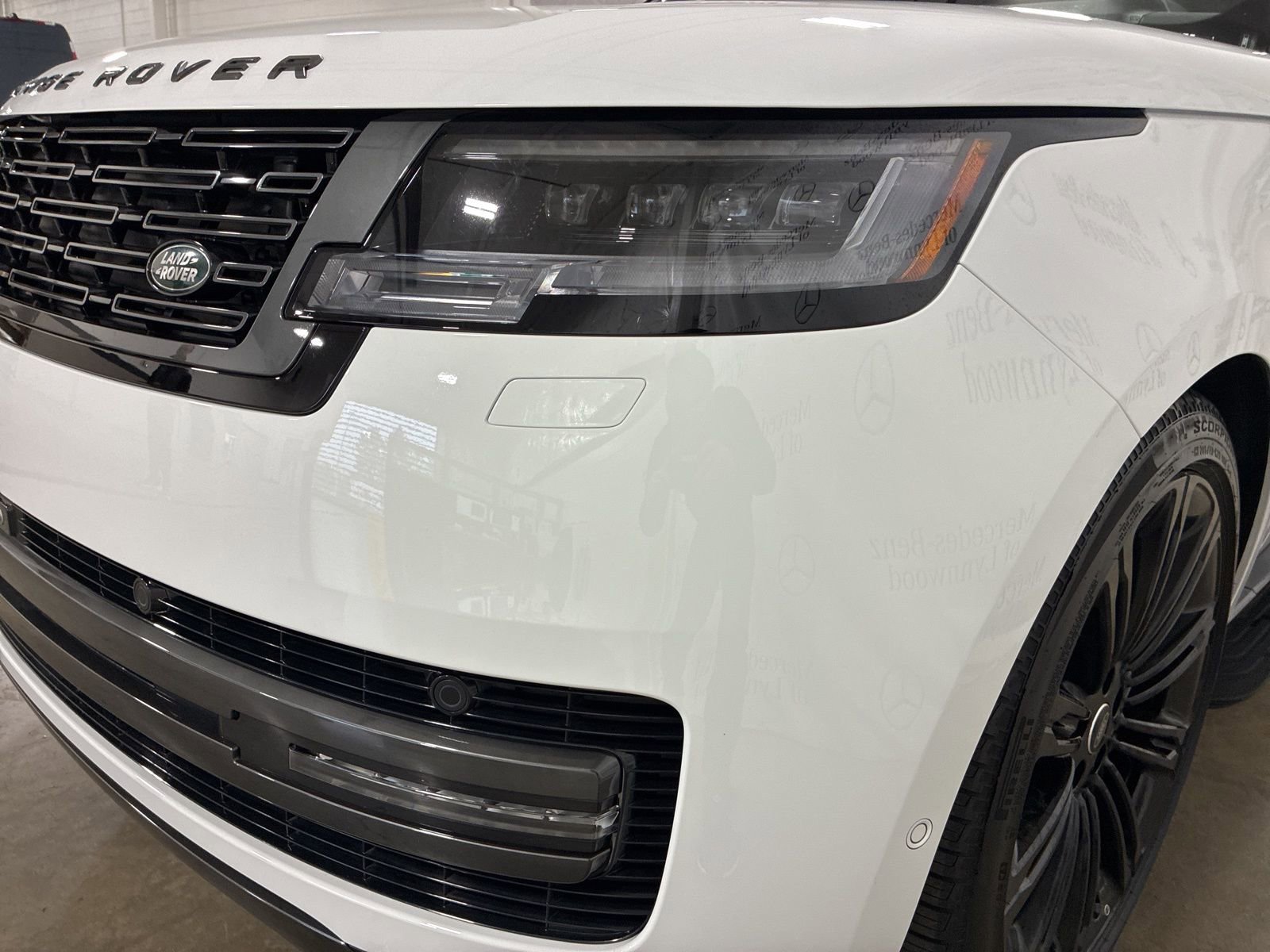 Used 2025 Land Rover Range Rover SE AWD/4WD image 17