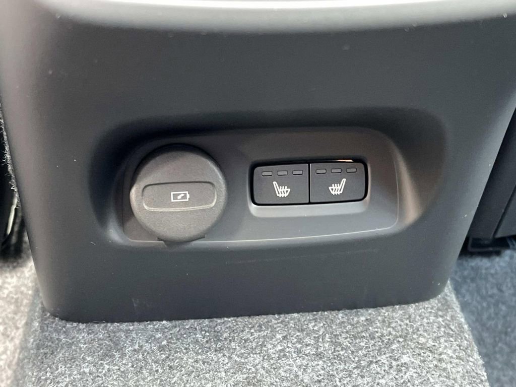 New 2026 Volvo XC40 B5 Plus w/ Protection Package Premier image 16