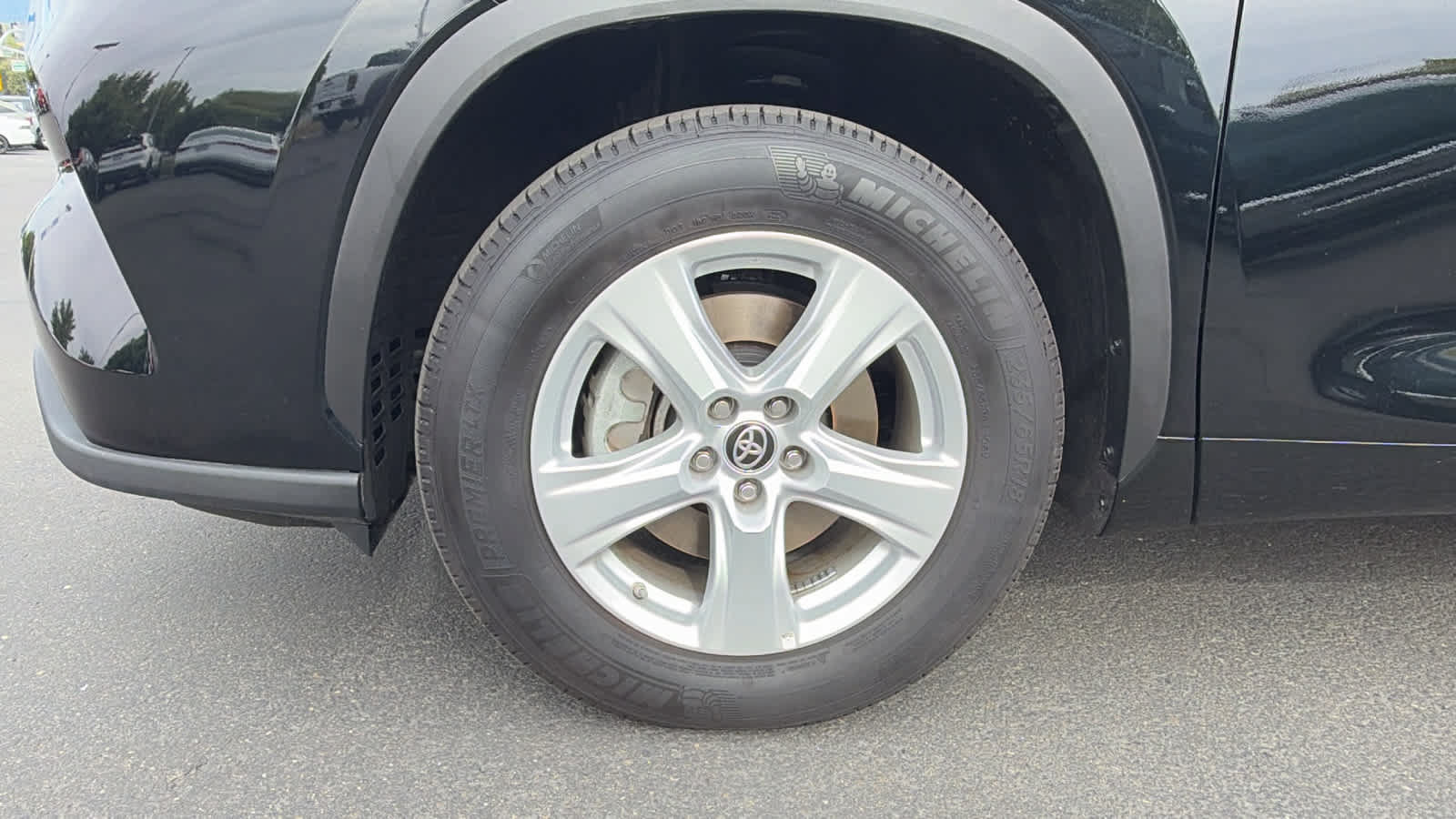 Used 2025 Toyota Highlander LE FWD image 9