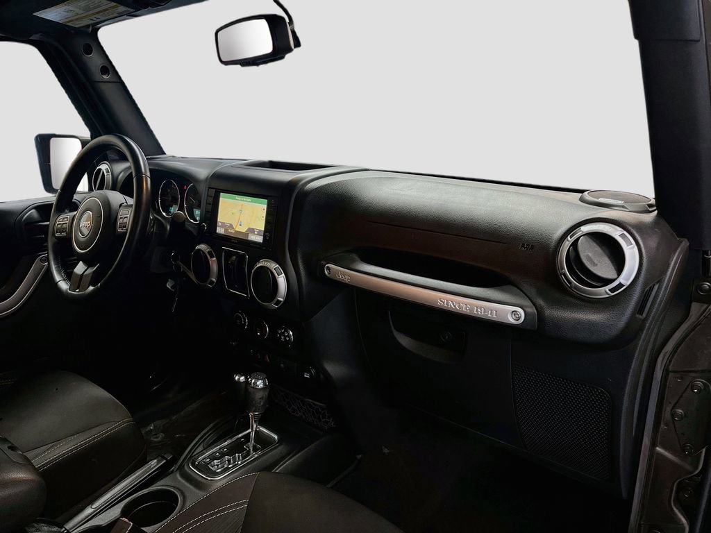 Used 2016 Jeep Wrangler Unlimited Rubicon w/ Connectivity Group AWD/4WD image 26
