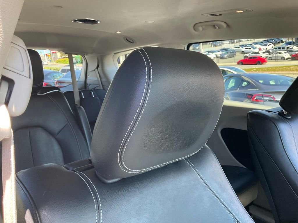 Used 2022 Chrysler Pacifica Touring-L w/ Uconnect Theater Family Group image 77