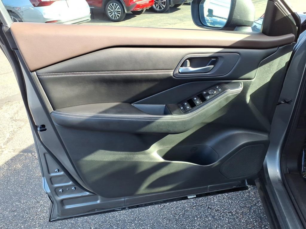 Certified 2023 Nissan Rogue SV w/ SV Premium B Package image 13