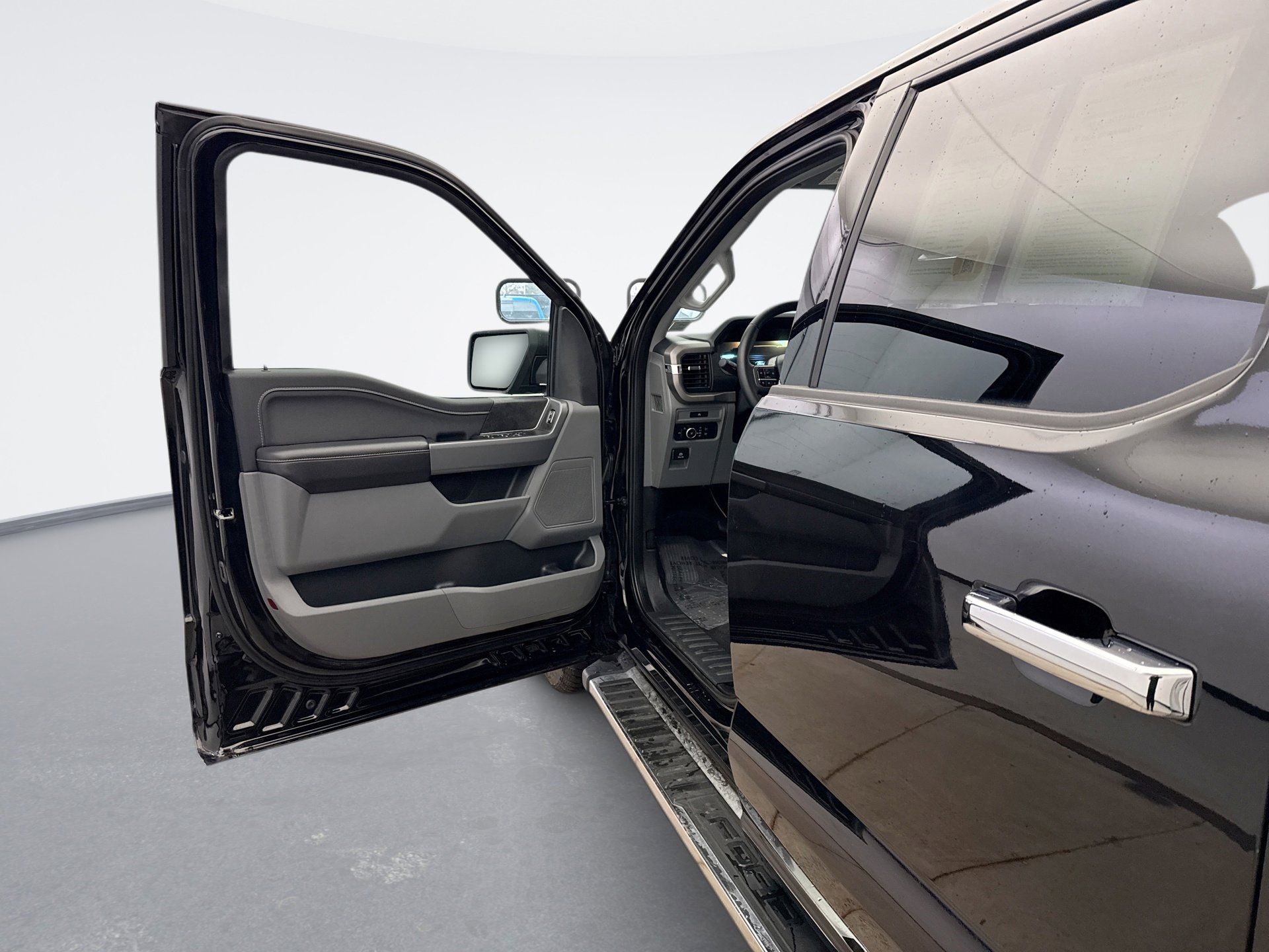 Used 2025 Ford F150 XLT w/ Equipment Group 301A Standard image 9