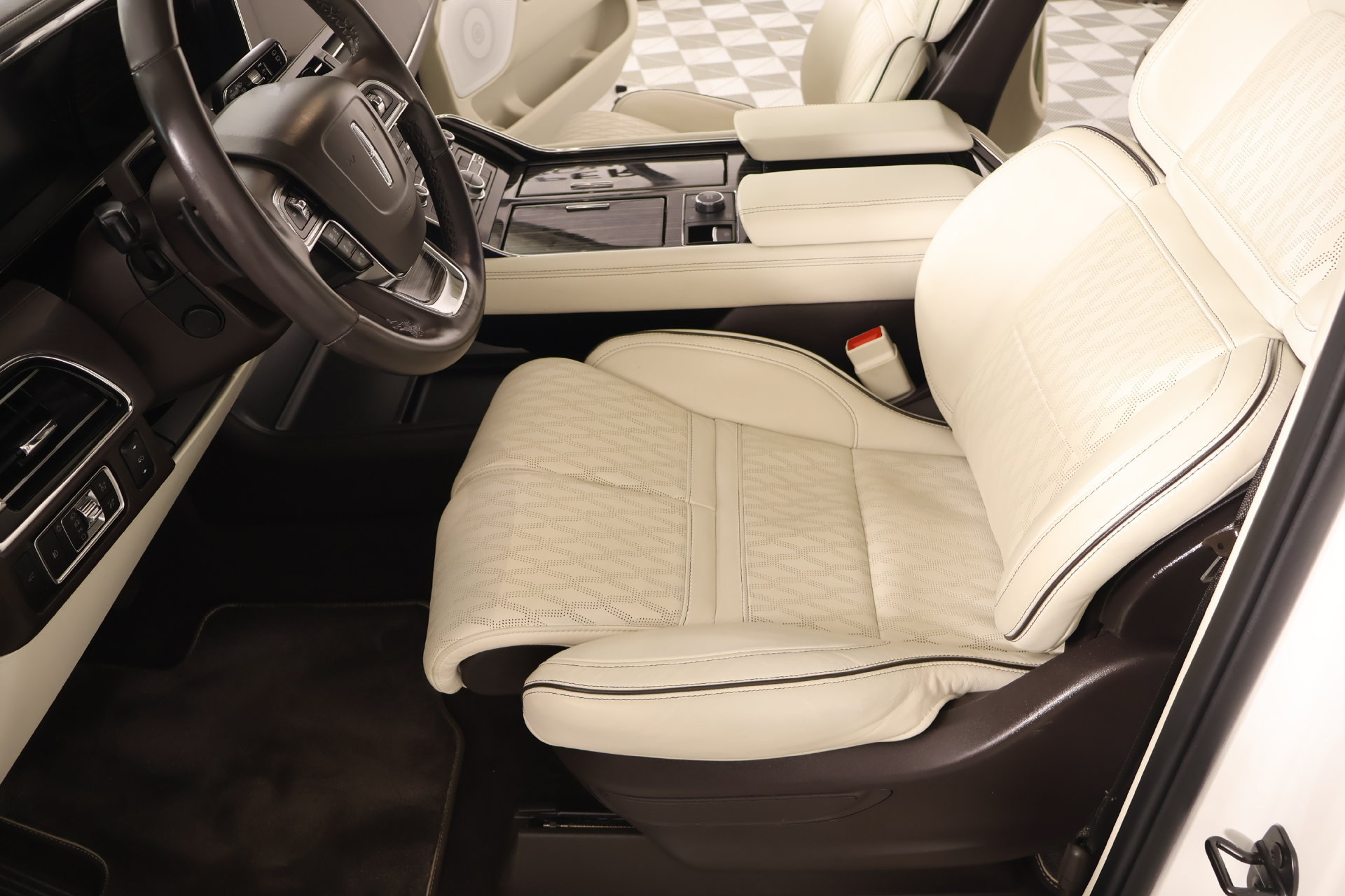 Used 2024 Lincoln Navigator Black Label AWD/4WD image 11