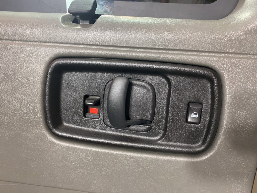 Used 2016 Chevrolet Express 3500 LS w/ Chrome Appearance Package image 27