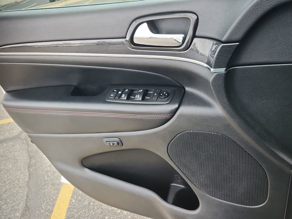 Used 2021 Jeep Grand Cherokee Trailhawk image 9