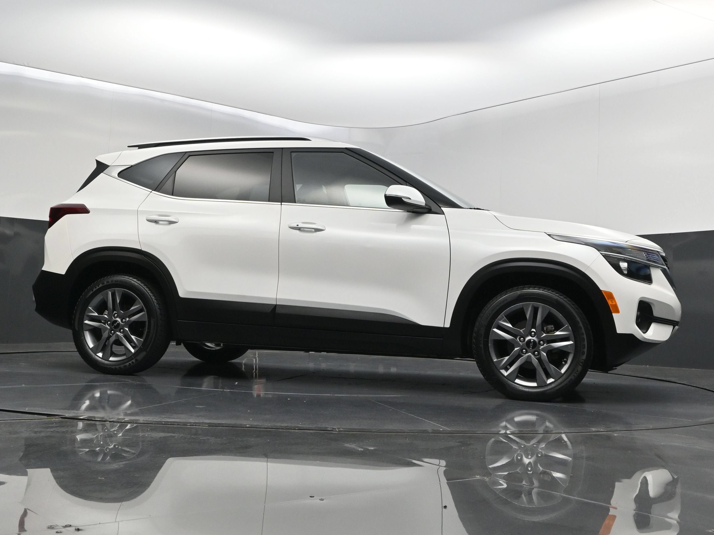 Used 2023 Kia Seltos S w/ Navigation Package FWD image 43