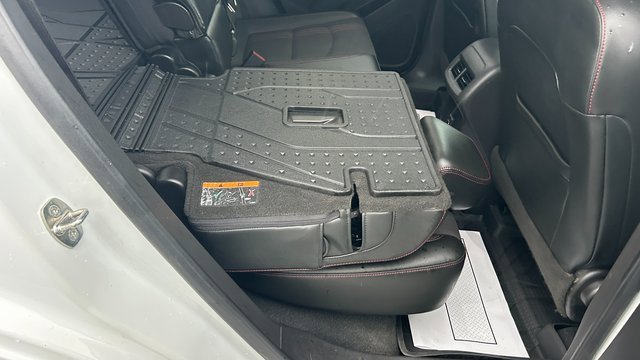 Certified 2022 Chevrolet Equinox RS w/ LPO, Floor Liner Package image 53