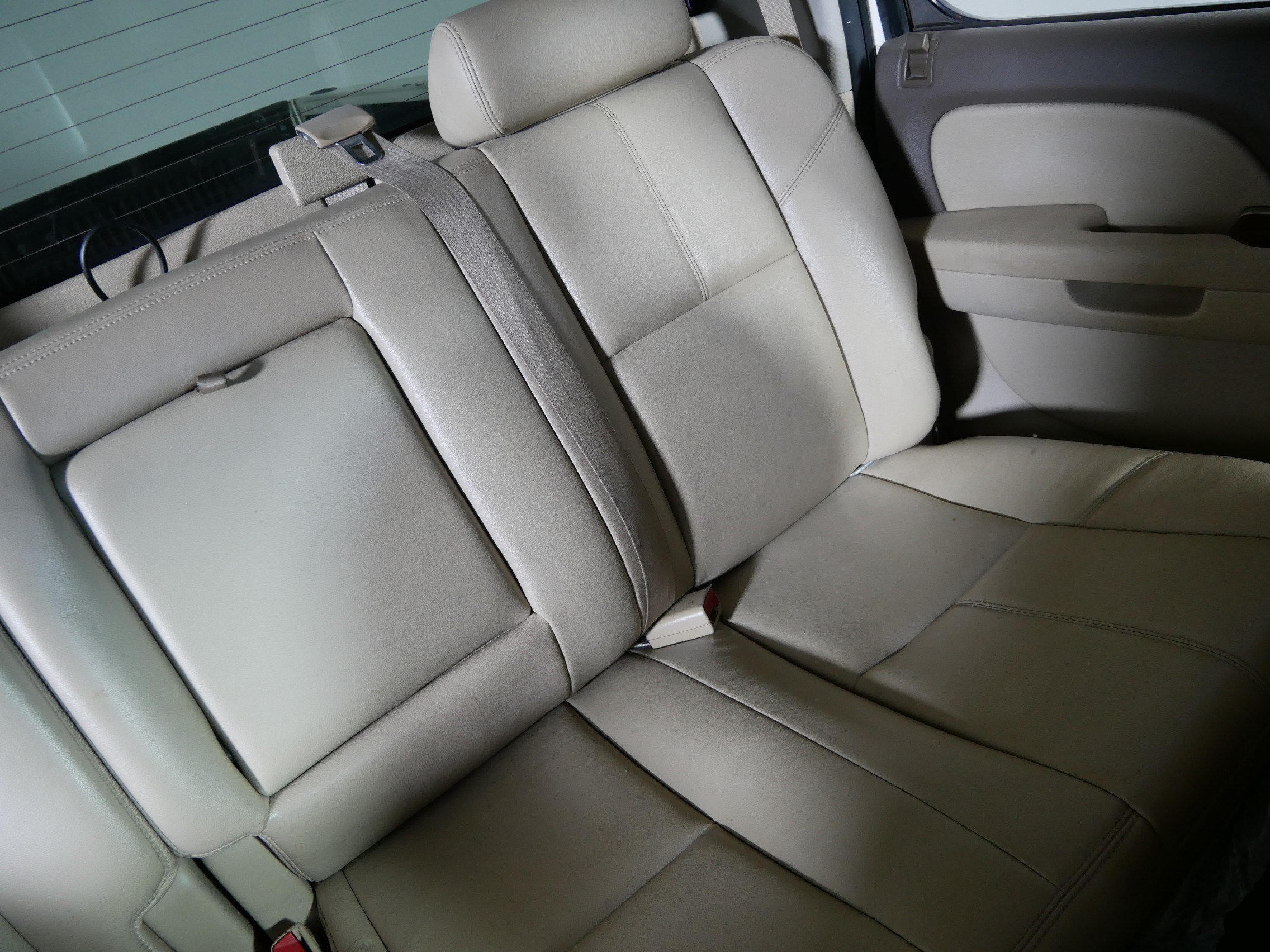 Used 2013 Chevrolet Silverado 1500 LTZ w/ LTZ White Diamond Edition AWD/4WD image 14