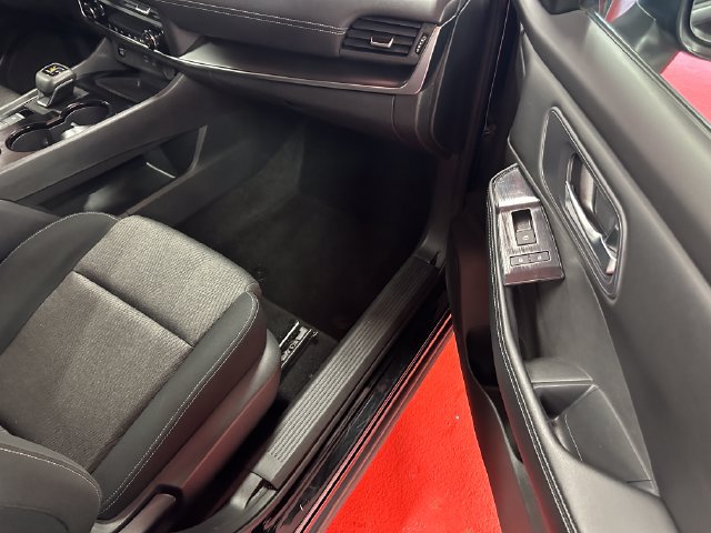 Used 2024 Nissan Rogue SV AWD/4WD image 15