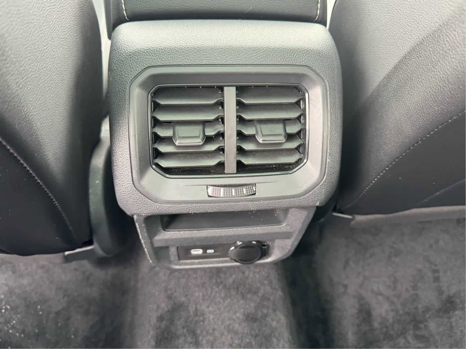 Certified 2024 Volkswagen Tiguan SE image 17