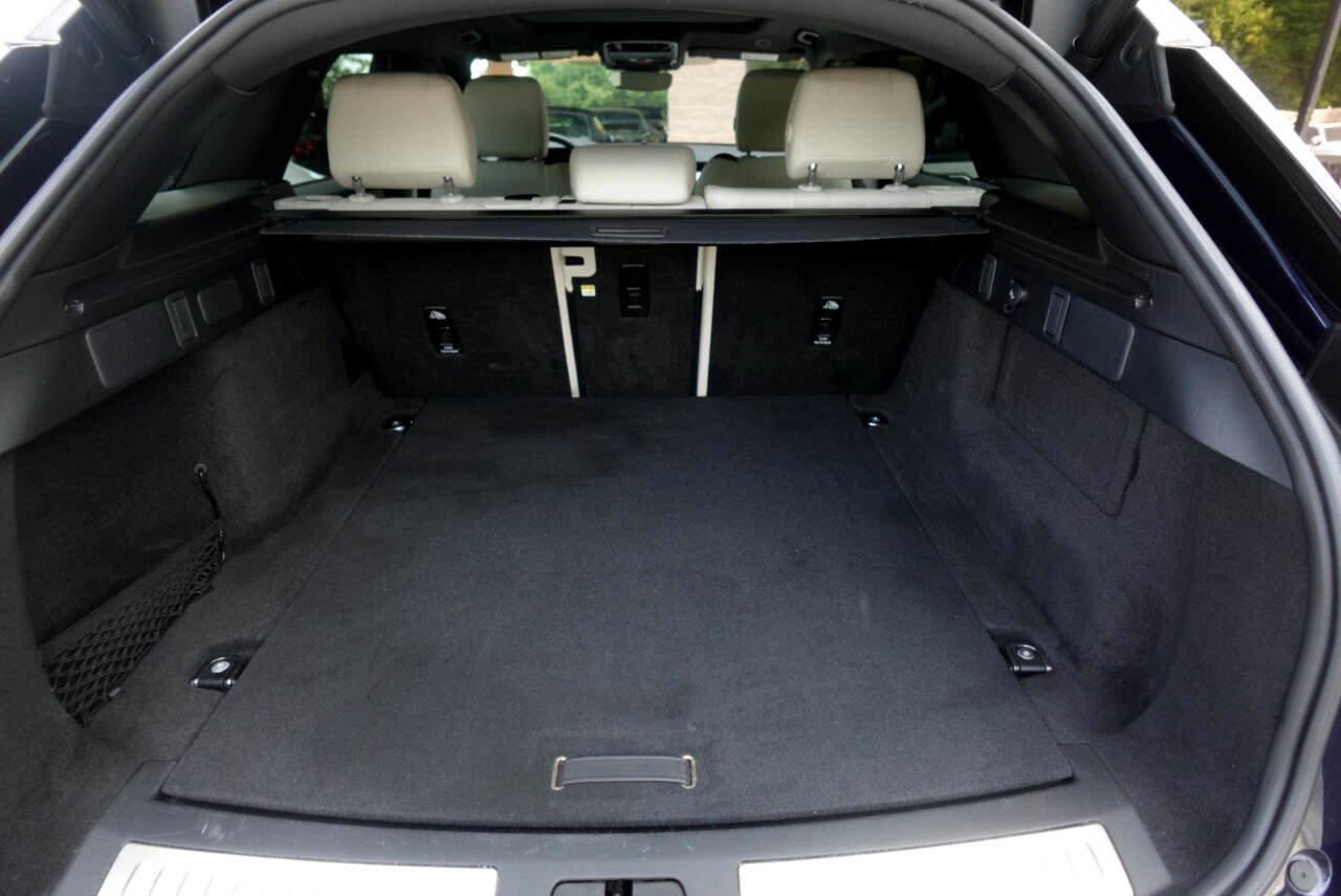 Used 2021 Land Rover Range Rover Velar R-Dynamic S image 23