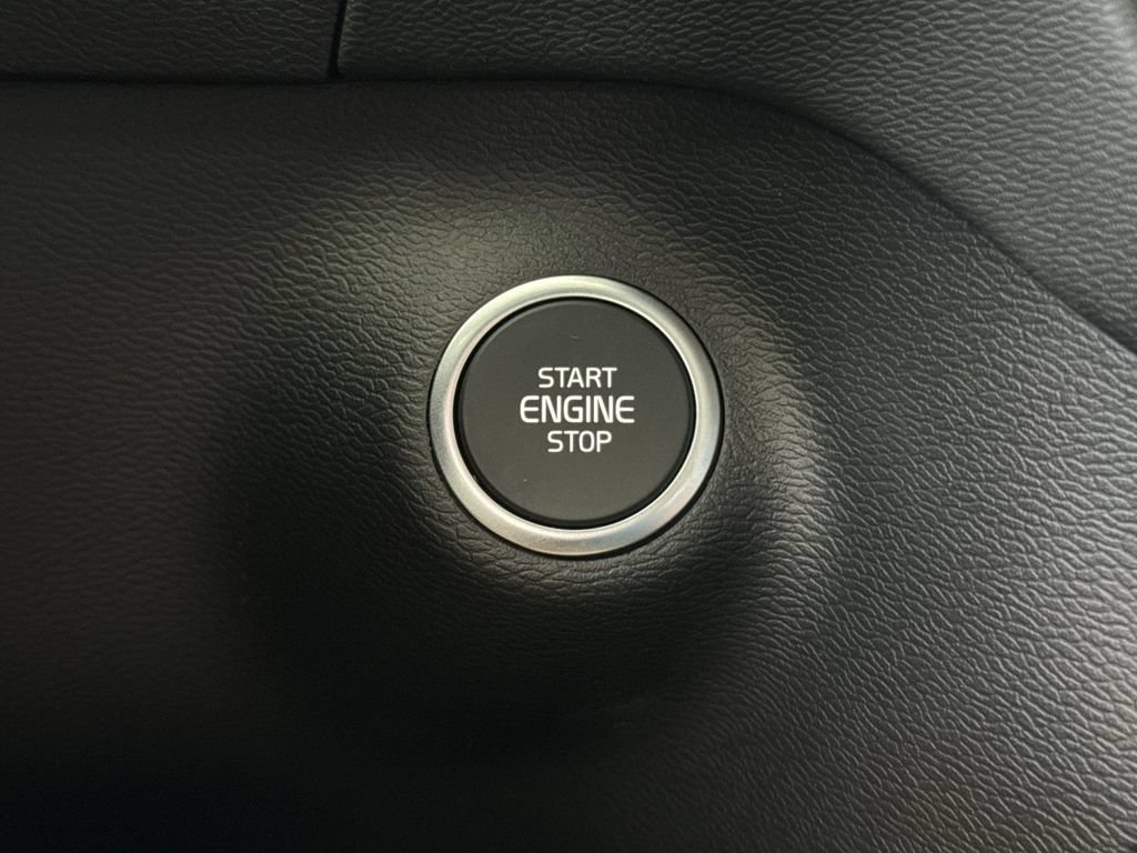 New 2026 Volvo XC40 B5 Core w/ Climate Package AWD/4WD image 22