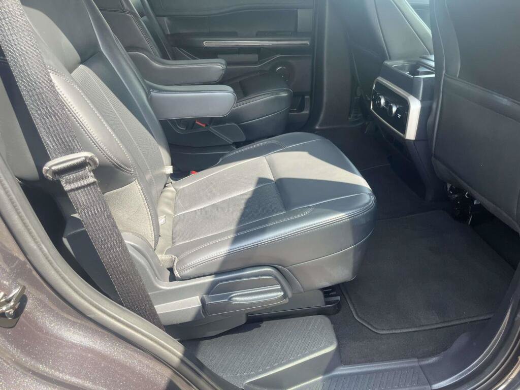 Used 2024 Ford Expedition XLT AWD/4WD image 21