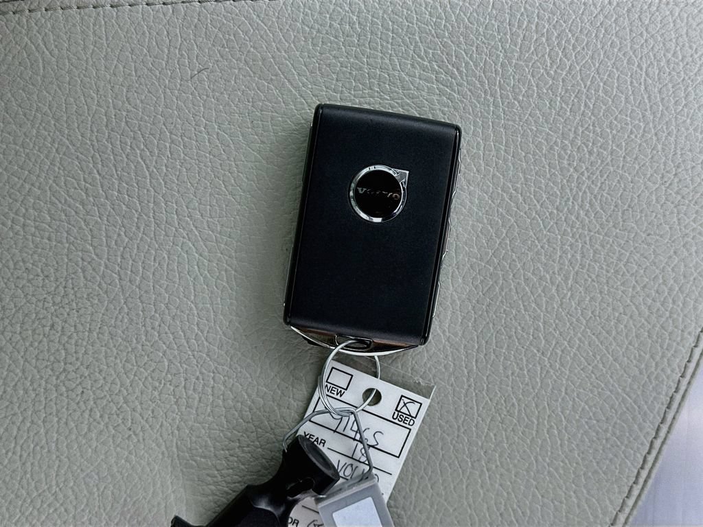 Used 2018 Volvo XC90 T6 Momentum w/ Convenience Package AWD/4WD image 34
