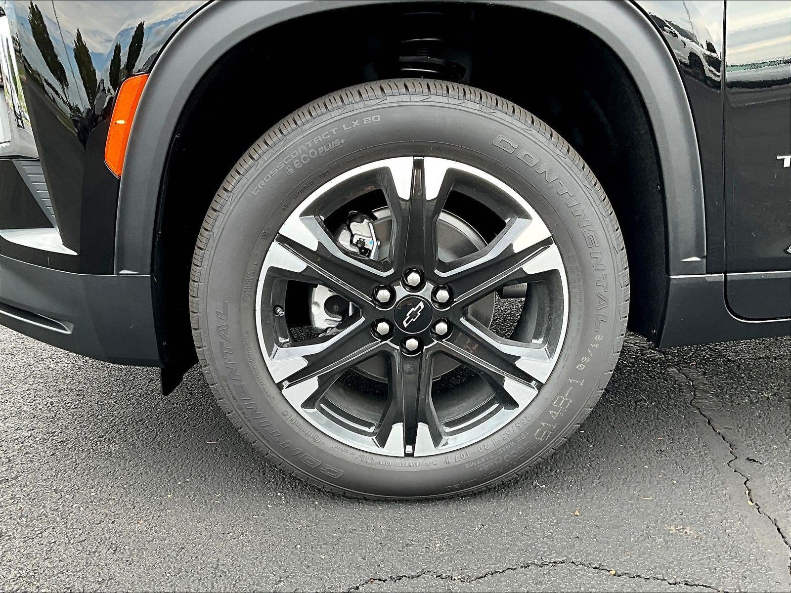 New 2027 Chevrolet Traverse LT w/ Sun and Wheel Package AWD/4WD image 24