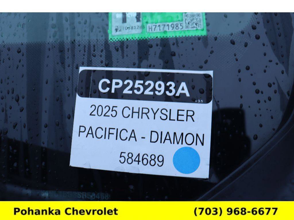 Used 2025 Chrysler Pacifica Select image 35