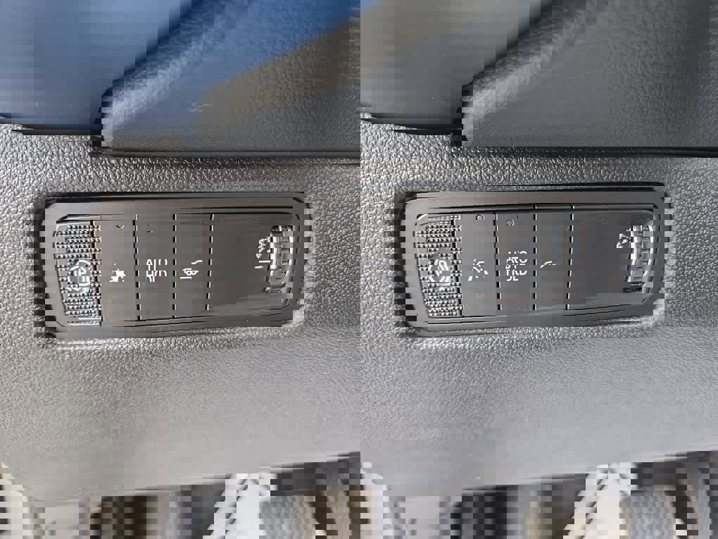 New 2026 Chevrolet Equinox EV LT image 17