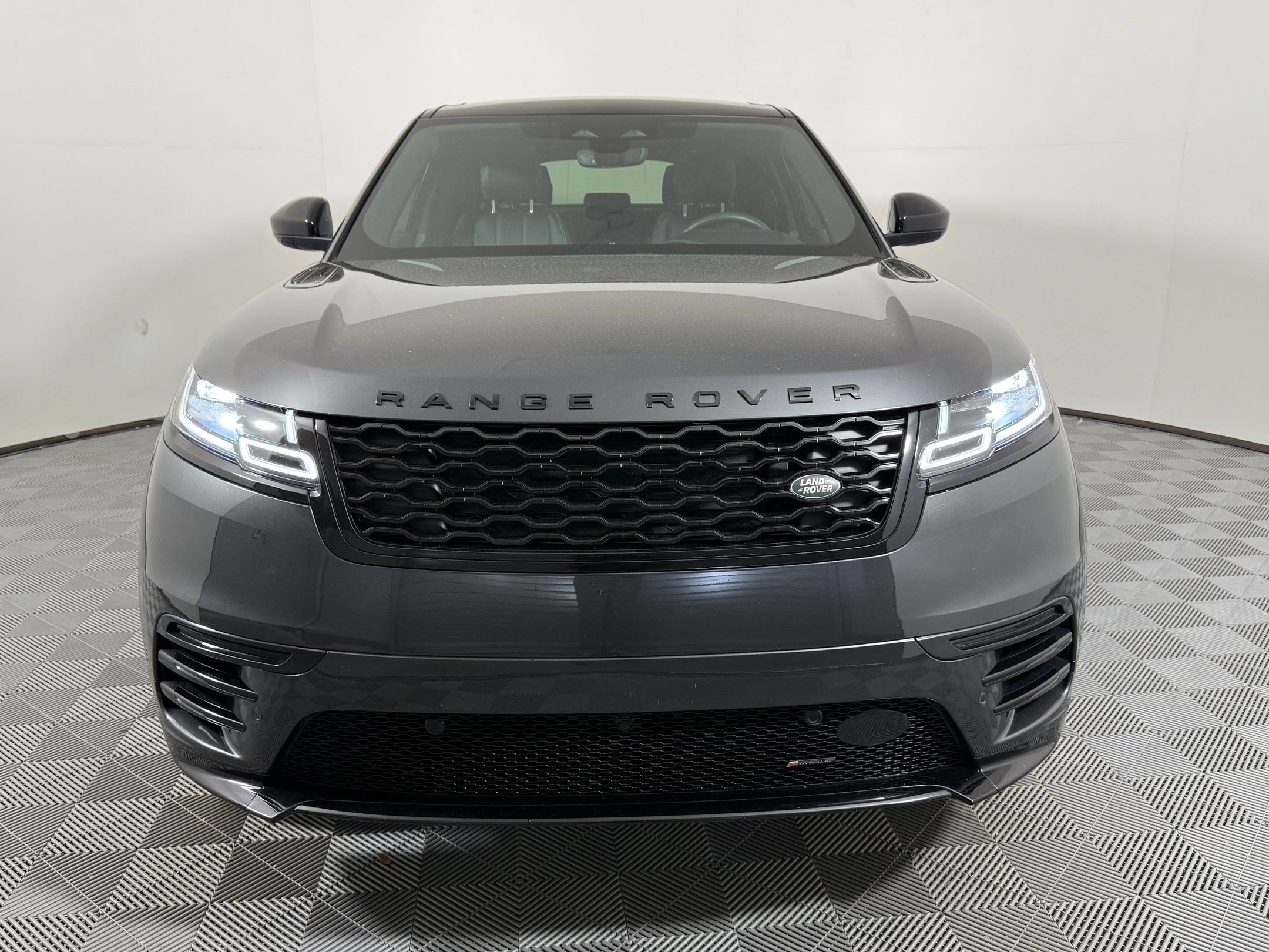 Used 2023 Land Rover Range Rover Velar R-Dynamic S image 6