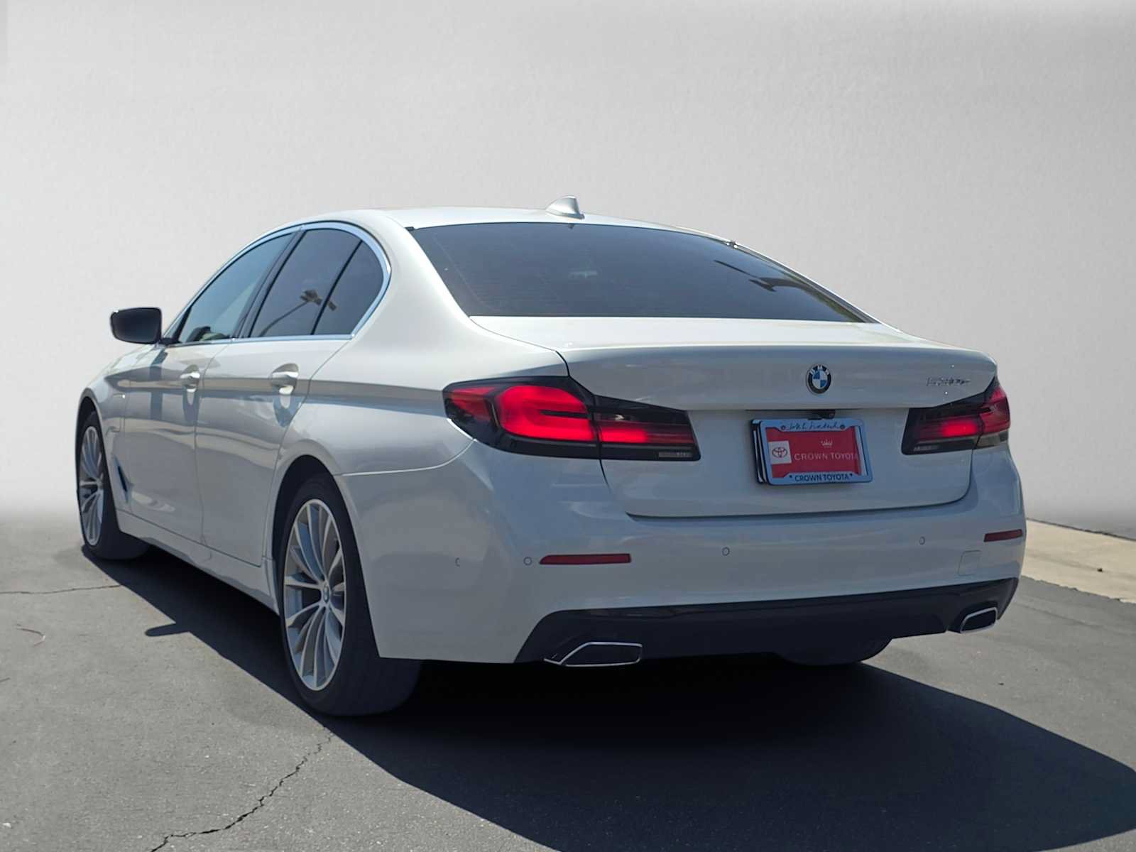 Used 2021 BMW 530e w/ Parking Assistance Package RWD image 5