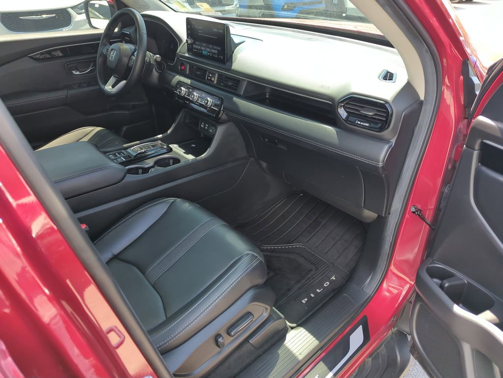 Used 2025 Honda Pilot Touring image 39