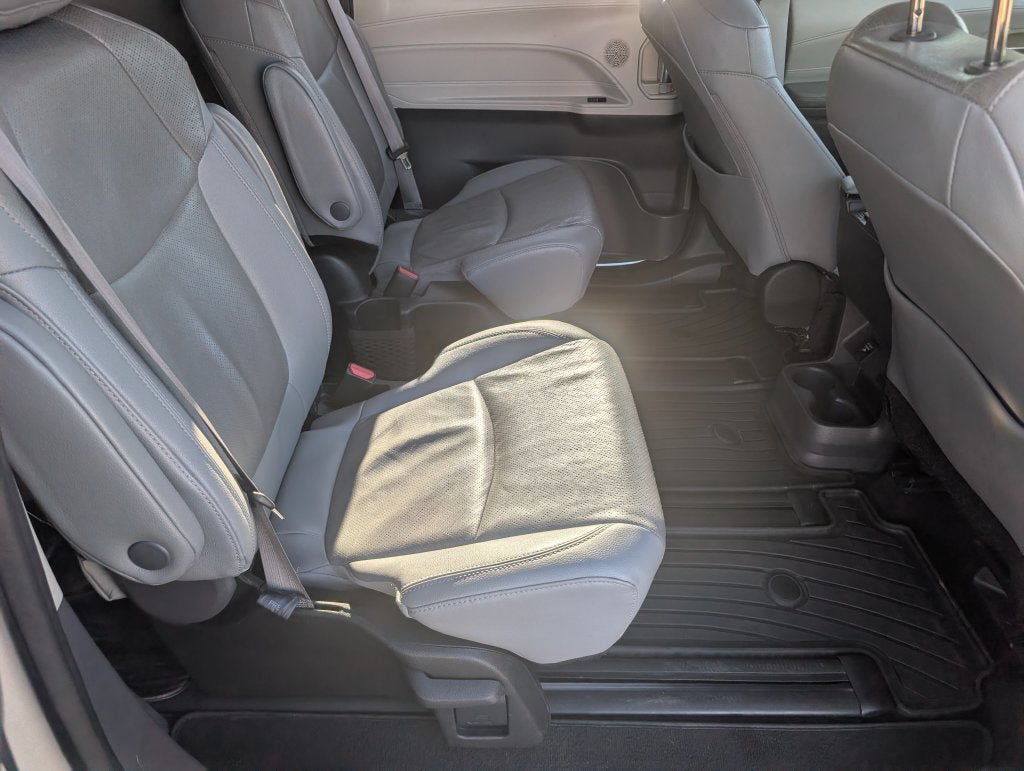 Used 2023 Toyota Sienna Limited AWD/4WD image 5