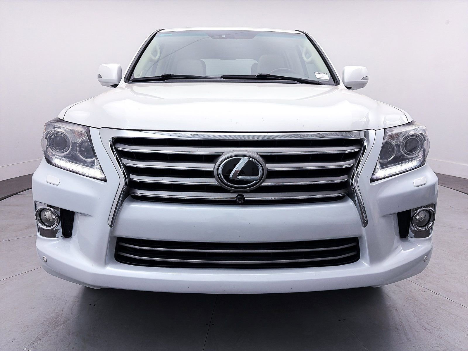 Used 2013 Lexus LX 570 4WD w/ Luxury Pkg w/Pre-crash image 2