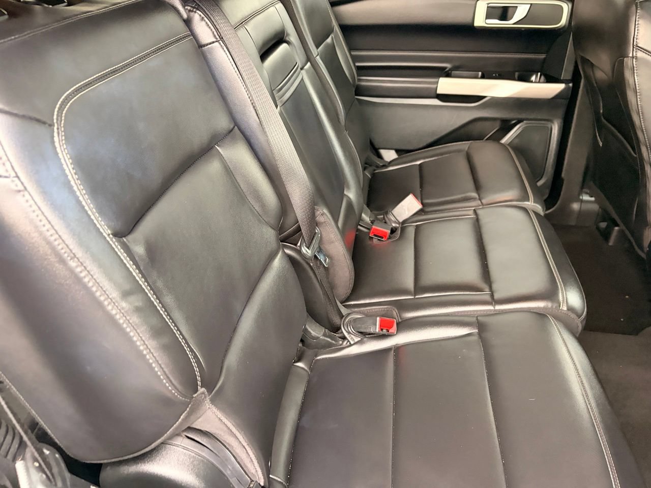 Used 2023 Ford Explorer XLT w/ Equipment Group 202A RWD image 10